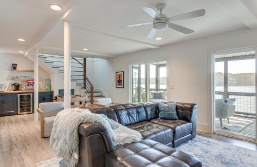Cook Springs House | Family-Friendly Lakefront Gem w/Dock in Talladega
