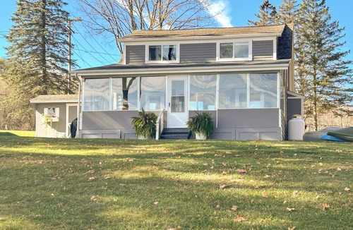Tully Cottage | Family Friendly! Lakefront Tully Getaway w/Porch