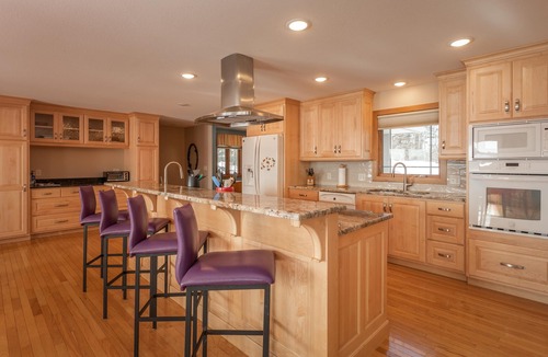 Alexandria House | Family-Friendly Lakeside Retreat with Pontoon & Paddle Boat- JULY week available