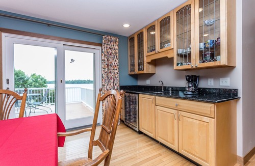 Alexandria House | Family-Friendly Lakeside Retreat with Pontoon & Paddle Boat- JULY week available