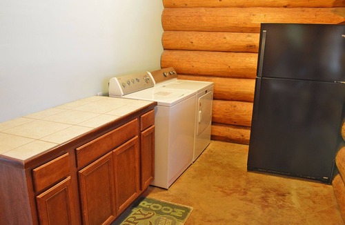 Marble Falls Cabin | Family Friendly LBJ Log Retreat w/Pool, Hot Tub