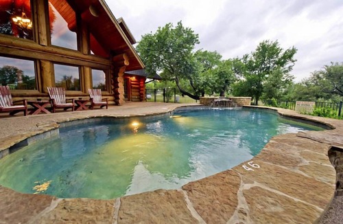Marble Falls Cabin | Family Friendly LBJ Log Retreat w/Pool, Hot Tub
