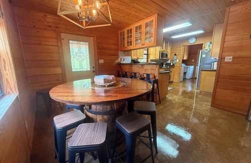 Canyon Lake House | Family-Friendly Log Cabin, Pool, Pickleball, Modern Comfort in Hill Country