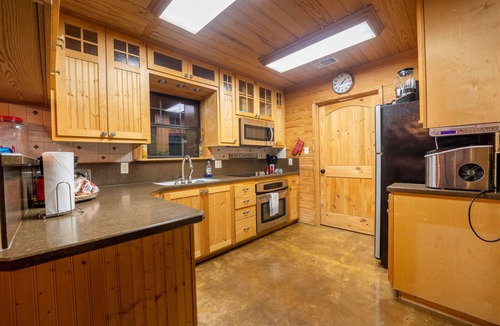 Canyon Lake House | Family-Friendly Log Cabin, Pool, Pickleball, Modern Comfort in Hill Country