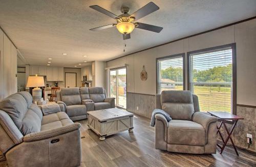 Madill House | Family-Friendly Madill Home: Peaceful Setting