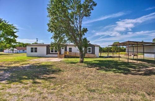 Madill House | Family-Friendly Madill Home: Peaceful Setting