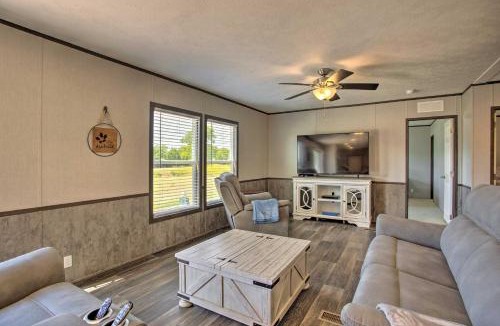 Madill House | Family-Friendly Madill Home: Peaceful Setting