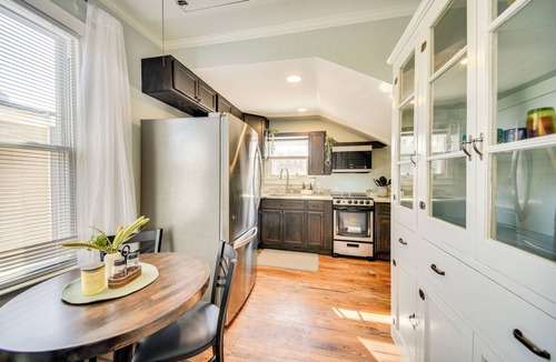 Zanoni Apartment | Family-Friendly Main St Gloucester Apt w/Balcony!