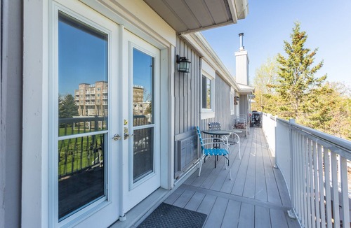 Collingwood Condo | Family Friendly Modern & Chic Condo - Your Sanctuary Suite. Welcome gift.