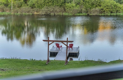 Ivanhoe Cottage | Family Friendly Nature Stay with Private Pond & Hot Tub