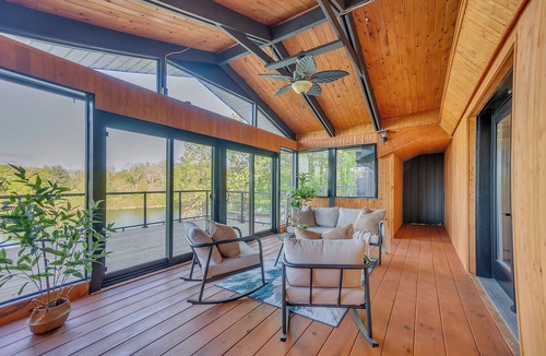 Ivanhoe Cottage | Family Friendly Nature Stay with Private Pond & Hot Tub