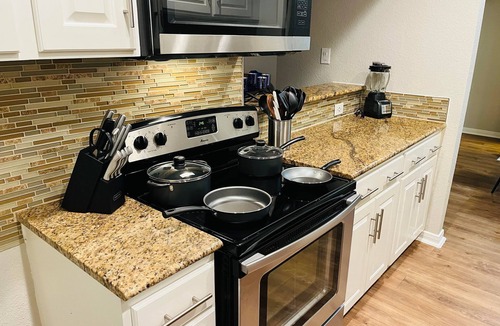 Garden Oaks Condo | Family Friendly | Near Galleria & Downtown | Pool