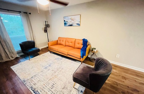 Garden Oaks Condo | Family Friendly | Near Galleria & Downtown | Pool