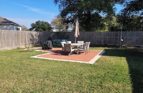 Willis House | Family Friendly Oasis, just 5 min from the lake