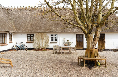 Nyborg House | Family-friendly oasis with sea view in funen