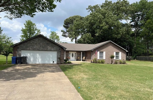 Jonesboro House | Family-friendly Peaceful Retreat