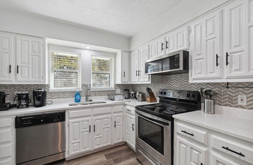 Plano House | Family friendly/POOL/Sleeps 16/Luxury