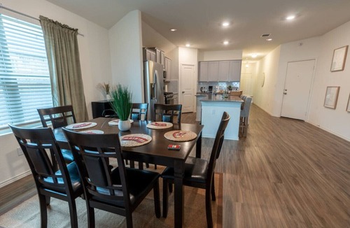 Hutto House | Family Friendly | Private | Spacious | Modern