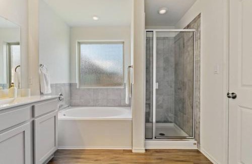 Hutto House | Family Friendly - Private - Spacious - Modern - Pool