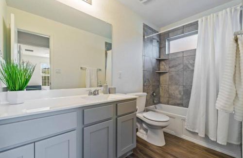 Hutto House | Family Friendly - Private - Spacious - Modern - Pool