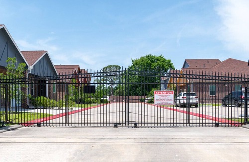 Greater Fondren Southwest House | Family Friendly Private Yard Gated Community