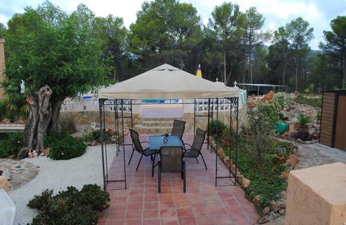 Jalon House | Family-friendly property, generously divided houses