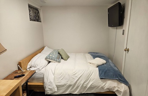 Burlington Apartment | Family-Friendly, quiet, cozy 2-Bedroom Apartment with Continental Breakfast