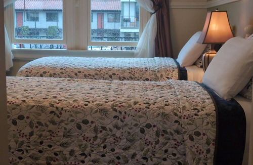 Marina District Hotel | Family-Friendly Room with Seperate Queen Bedroom and Two Twin Bedroom w/parking