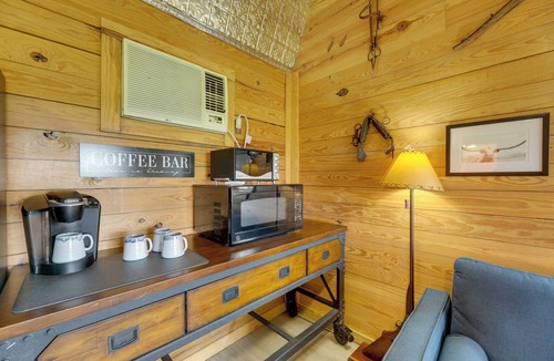 Sublime Cottage | Family-friendly Ranch Compound, 5 Mi to Splashway!