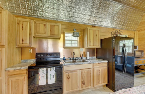 Sublime Cabin | Family-Friendly Ranch Compound, 5 Mi to Splashway!