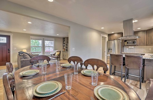 Redmond House | Family-Friendly Redmond Getaway: Walk to Dtwn