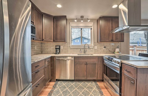 Redmond House | Family-Friendly Redmond Getaway: Walk to Dtwn