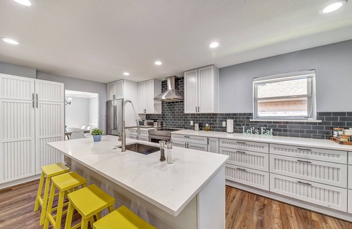 Northeast Carrollton House | Family-friendly, Remote work, Near Highways, King bed, Grill, Games, Foosball