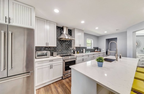 Northeast Carrollton House | Family-friendly, Remote work, Near Highways, King bed, Grill, Games, Foosball