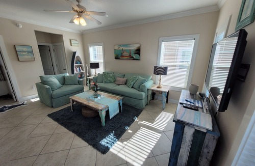 Ono Island Condo | Family-Friendly Resort with Tiki Bar, Live Music; near Naval Air Station, P-Cola