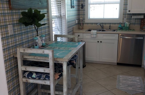 Ono Island Condo | Family-Friendly Resort with Tiki Bar, Live Music; near Naval Air Station, P-Cola