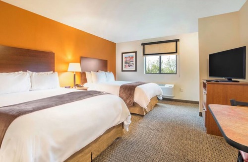 Lebanon Hotel | Family-Friendly Retreat Near Fiddlers Grove, Cedars of Lebanon & Nashville
