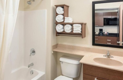 Lebanon Hotel | Family-Friendly Retreat Near Fiddlers Grove, Cedars of Lebanon & Nashville