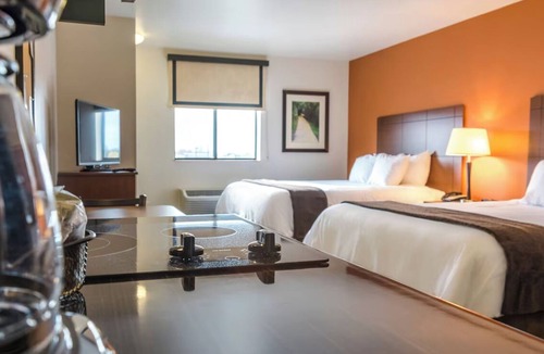 Lebanon Hotel | Family-Friendly Retreat Near Fiddlers Grove, Cedars of Lebanon & Nashville