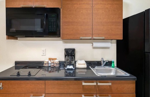 Lebanon Hotel | Family-Friendly Retreat Near Fiddlers Grove, Cedars of Lebanon & Nashville