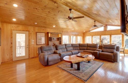 Wilburn House | Family-Friendly Riverfront Manor on the Little Red