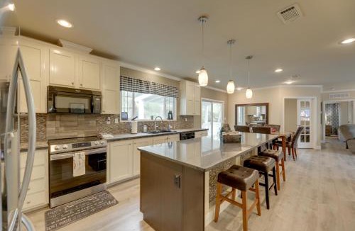 Sublime House | Family-Friendly Rock Island Home 5 Mi to Splashway