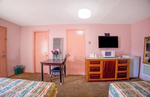 El Paso Hotel | Family-Friendly Room Close to El Paso International Airport for Relaxed Stays