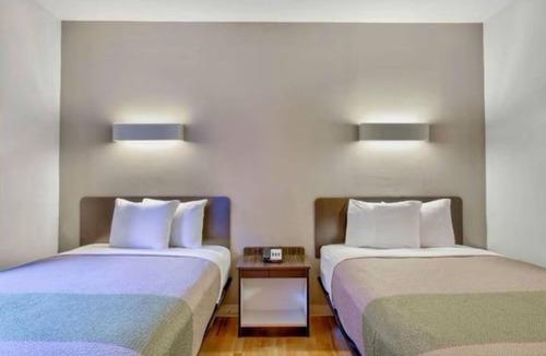 Beaumont Hotel | Family-Friendly Room Near Beaumont Amtrak Station – 2.6 km Away