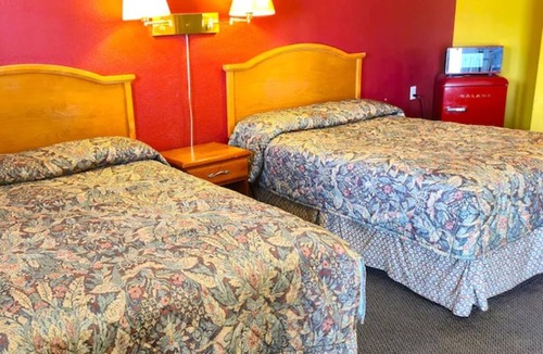 Sulphur Hotel | Family-Friendly Room w/Free Parking, Close to Frasch Park Golf Course