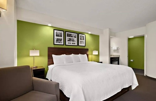 Wesley Chapel Hotel | Family-Friendly Space Near Wesley Chapel's & Top Sites | Pool, Free Parking