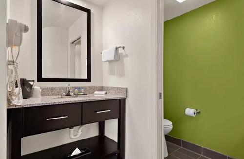 Wesley Chapel Hotel | Family-Friendly Space Near Wesley Chapel's & Top Sites | Pool, Free Parking