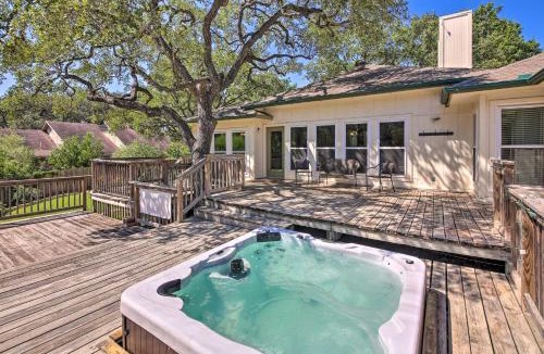 Encino Park House | Family-Friendly San Antonio Home w/Hot Tub & Deck
