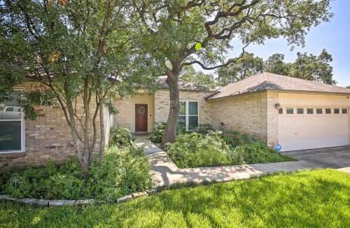 Encino Park House | Family-Friendly San Antonio Home w/Hot Tub & Deck