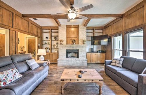 Encino Park House | Family-Friendly San Antonio Home w/Hot Tub & Deck